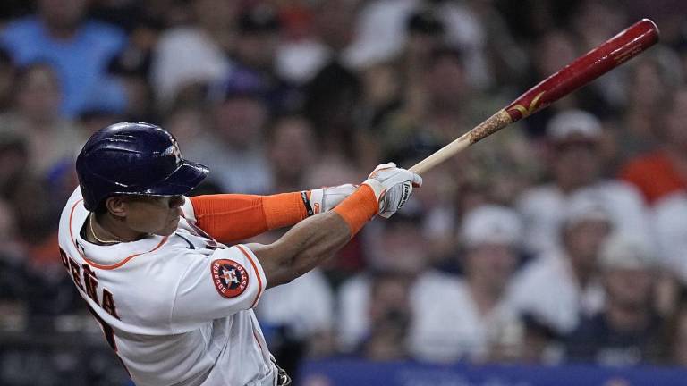 Astros se dio vuelo con el madero.