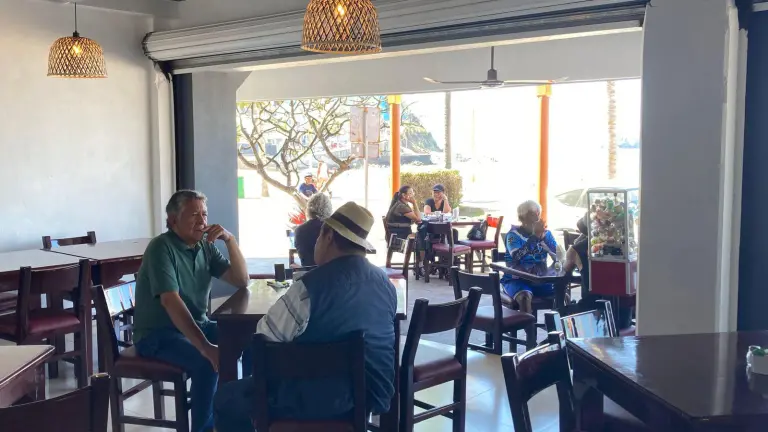Restaurantes y hoteles de la zona de Olas Altas se encuentran listos para recibir a los visitantes durante el Carnaval de Mazatlán.