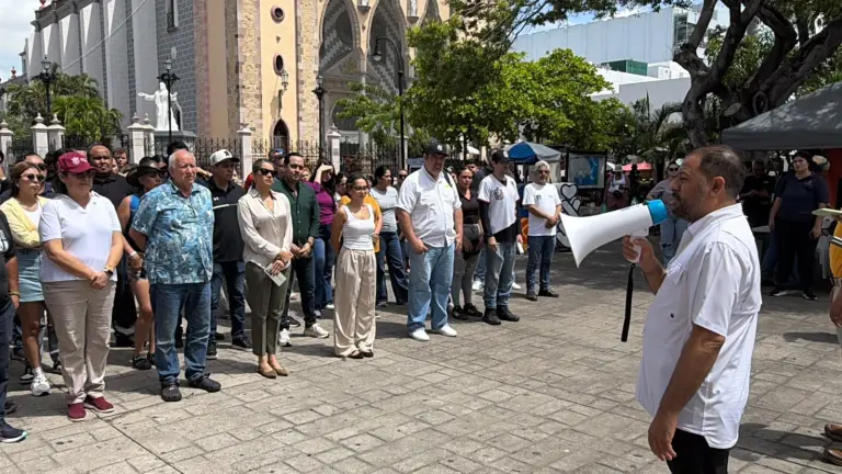El desalojo se completó en dos minutos con 50 segundos y concluyó sin incidentes reales.