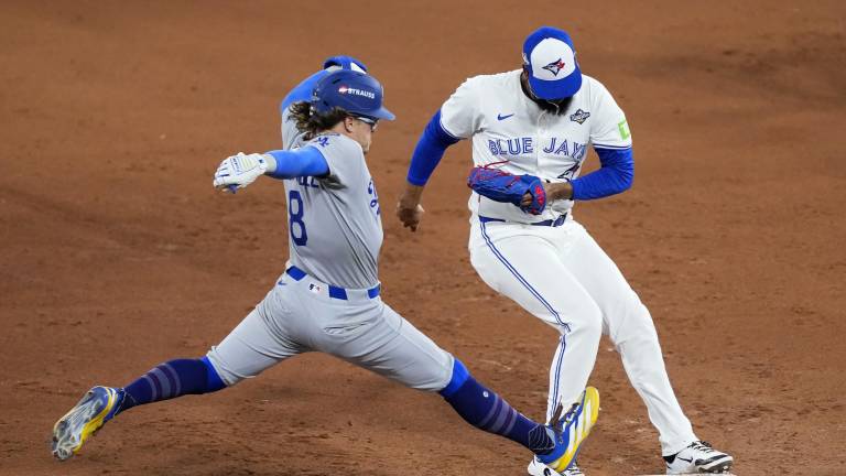 Su experiencia en playoffs y su capacidad de cerrar juegos lo convierten en un refuerzo de impacto inmediato para un bullpen que busca estabilidad.