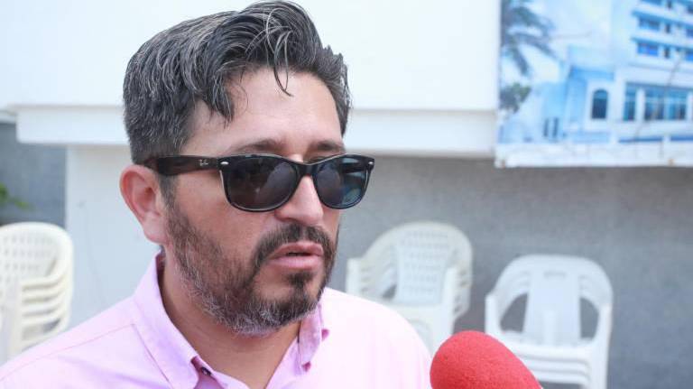 Con el inicio de diciembre, la solicitud de permisos para venta en tianguis se ha incrementado, dice el Oficial Mayor, Rogelio Olivas.