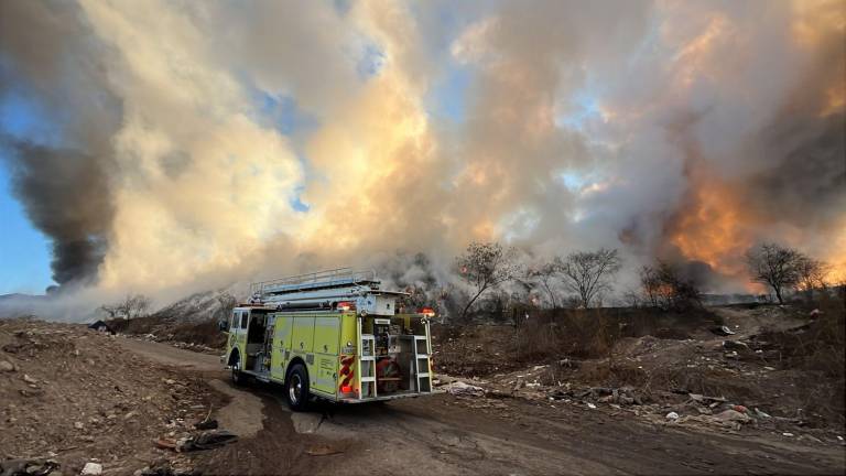 Desde la medianoche se registra un incendio en el basurón municipal de Culiacán.