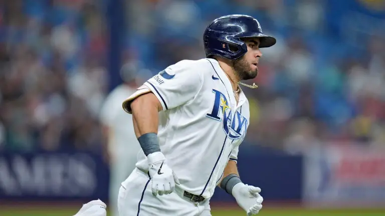 Jonathan Aranda remolcó la carrera que significó la victoria para los Rays.