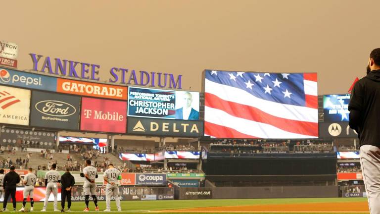 MLB suspende juegos en Nueva York y Filadelfia a causa del humo