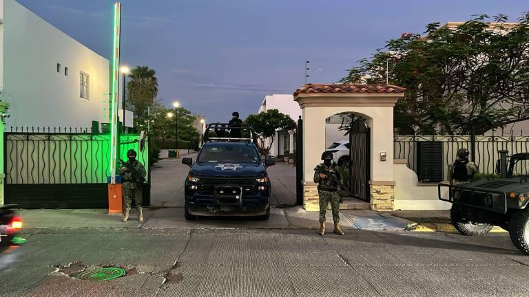 Corporaciones estatales y federales desplegaron un operativo en un complejo residencial del sector Stanza Cantabria, en Culiacán.