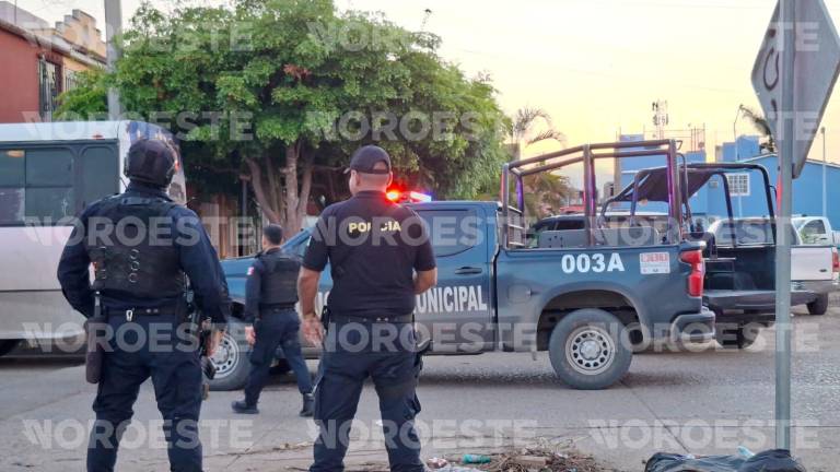 Ambos detenidos fueron subidos a una patrulla y trasladados ante un Juez en el Tribunal de Barandilla donde se determinará su situación jurídica.