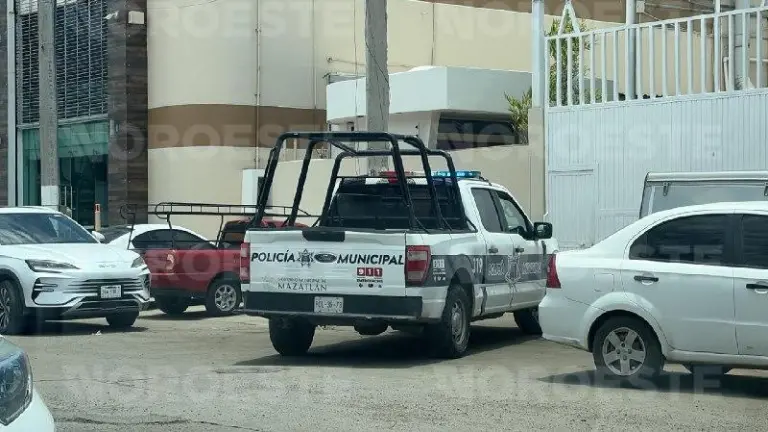 Un empleado perdió la vida luego de recibir una descarga eléctrica mientras laboraba en una congeladora.