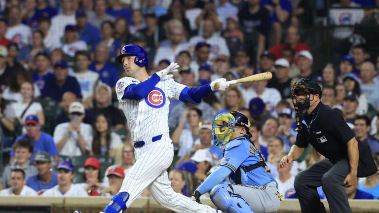 Alex Bregman despachó tres jonrones para los Cachorros, en el encuentro donde vencierona los Cerveceros en Wrigley Field.