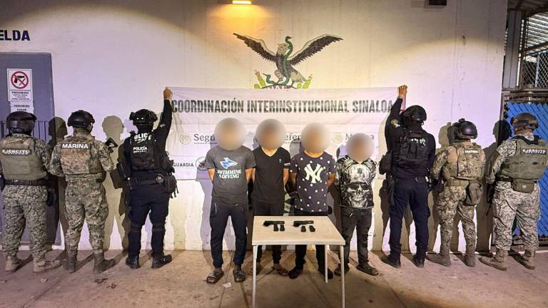 Las personas detenidas, así como el armamento asegurado, fueron puestos a disposición del Ministerio Público Federal.