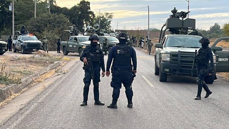 Fuerzas federales y de Sinaloa tras un enfrentamiento con hombres armados al norte de Culiacán.
