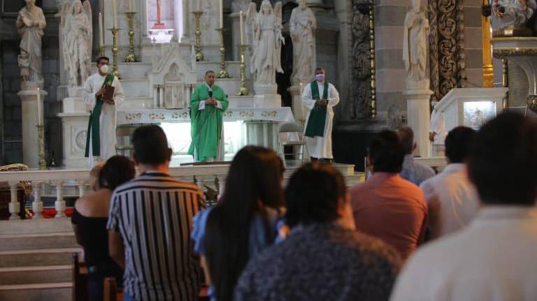 AMLO pide a líderes católicos incluir al narco en jornada de oración por la paz
