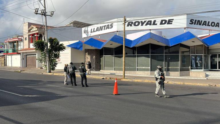 El macabro hallazgo ocurrió alrededor de las 6:00 horas, sobre la banqueta de la avenida Heroico Colegio Militar, en el cruce con la Gabriel Leyva Solano.