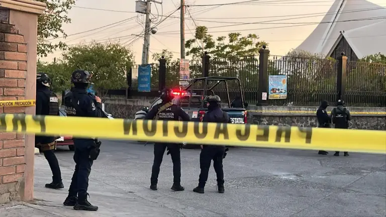 Los cuerpos de Isaías Emilio y Néstor fueron encontrados el jueves envueltos en bolsas de plástico al interior de un vehículo en el estacionamiento del templo La Lomita.