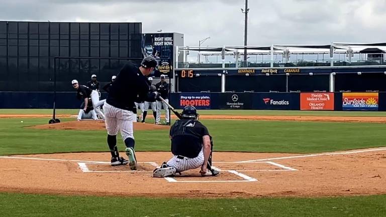 Aaron Judge en una práctica de bateo.
