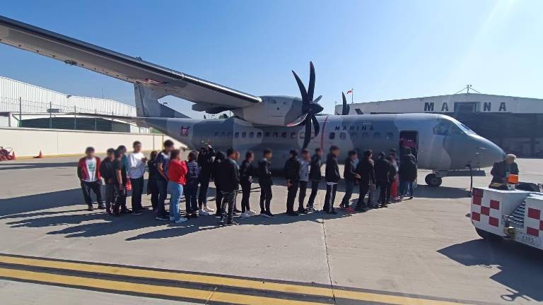 Los menores estuvieron acompañados por Oficiales de Protección a la Infancia (OPI) y agentes federales de migración (AFM), del INM.