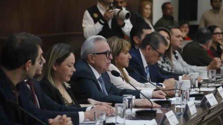 El Gobierno de Sinaloa prevé contratar en marzo la primera parte del crédito por 2 mil 300 millones de pesos que le autorizó el Congreso en enero.