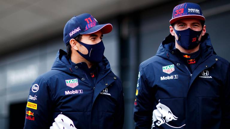 Sergio “Checo” Pérez y su compañero de equipo Max Verstappen.