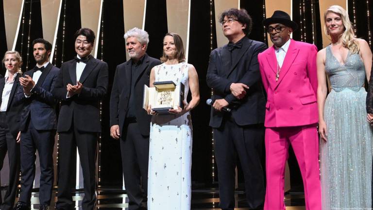 La ceremonia de Cannes inicia con la participación de Jodie Foster quien recibió la Palma de Oro Honoraria.