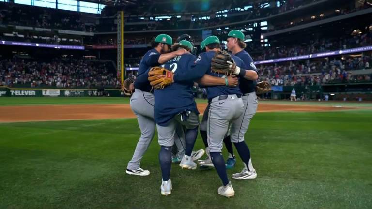 Andrés Muñoz y sus compañeros celebran el triunfo.