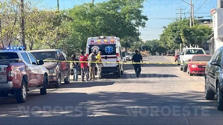Derrame de químicos en Infonavit Solidaridad moviliza a Protección Civil y Bomberos en Culiacán.