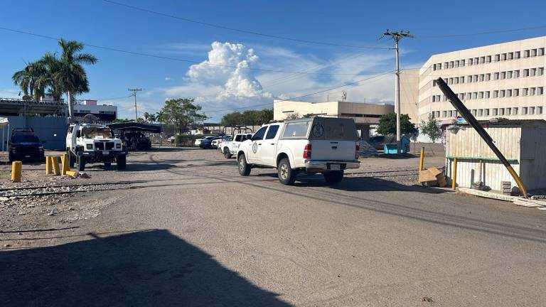 Elementos de la Guardia Nacional resguardaron el penal de Aguaruto tras el hallazgo de tres internos sin vida.