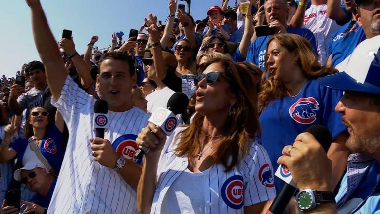 Anthony Rizzo disfrutó ver el juego de los Cachorros desde las gradas del Wrigley Field.