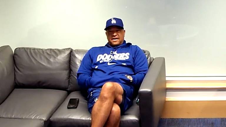 Dave Roberts y los Dodgers inician el sábado el camino hacia la búsqueda de una tercera Serie Mundial consecutiva.