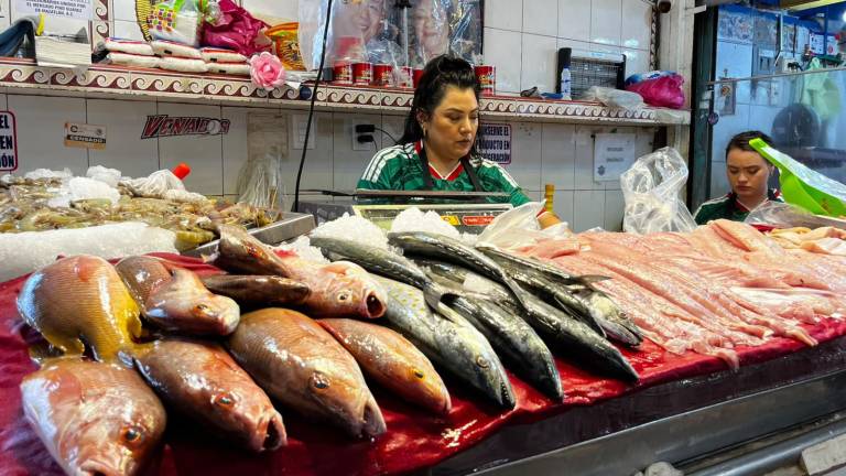 Las pescaderías del mercado han tenido aumento de ventas este domingo.