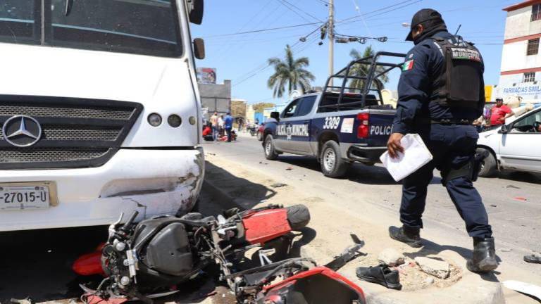 De acuerdo a los reportes de la Secretaría de Seguridad Pública y Tránsito Municipal solo el 16 por ciento de los motociclistas urbanos utilizan casco adecuado.