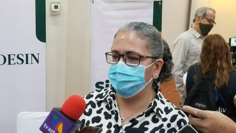 El refuerzo de vacuna para docentes va, a nadie se le va a obligar a que confíe en una vacuna, dice Domínguez Nava