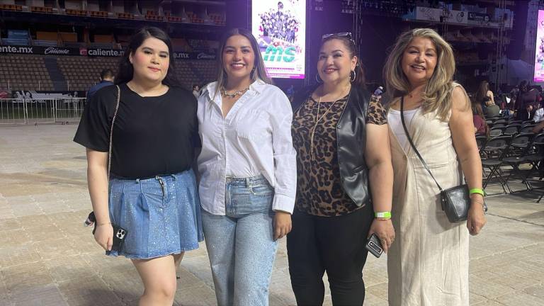 Bailan y cantan al ritmo de la Banda MS
