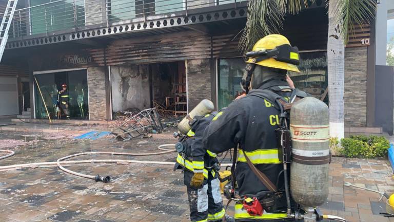 Se incendian tres comercios en el sector del Barrio en Culiacán