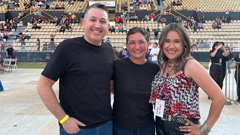 Bailan y cantan al ritmo de la Banda MS
