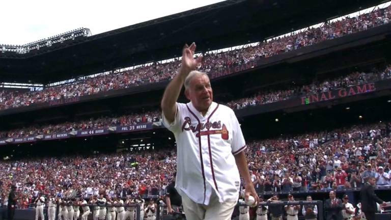 El histórico mánager de los Bravos será recordado por sus 2 mil 504 victorias, 15 títulos divisionales, cinco banderines y el campeonato de la Serie Mundial de 1995.