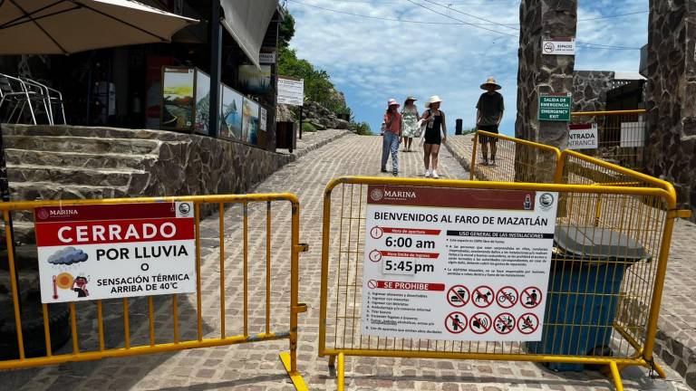 El acceso al Cerro del Crestón permanece cerrado este domingo ante las altas temperaturas en el puerto.