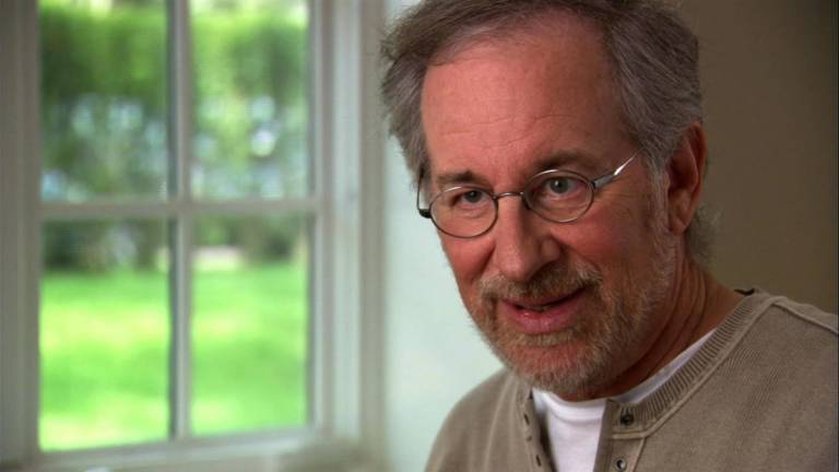 Planea Steven Spielberg nueva película sobre OVNIs