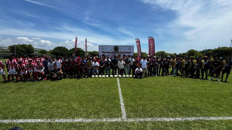 Inauguran Liga de Futbol La Regional Sur de Sinaloa con homenaje a Juventino Sarabia.