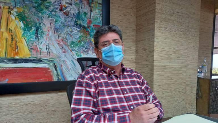 Luis Alberto De la Vega Armenta, Secretario de Administración y Finanzas con Quirino Ordaz Coppel.