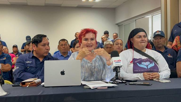 El colectivo Guerreros Azules liberó las instalaciones de la Comisión Estatal de los Derechos Humanos, en Culiacán.