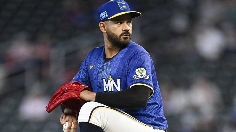 Pablo López sintió molestias en el codo y tendrá trabajo limitado en el campo de entrenamiento de los Mellizos.