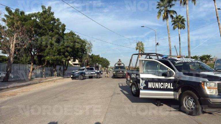 El cuerpo del agente César Eduardo fue localizado la mañana de este jueves a un costado del Congreso del Estado, en Culiacán.