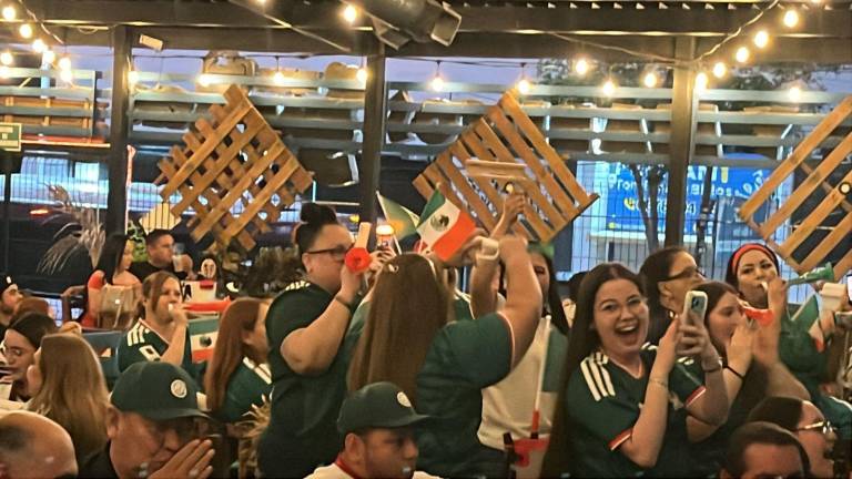 Cientos de personas acudieron a restaurantes de Culiacán a disfrutar del partido México contra Ecuador.