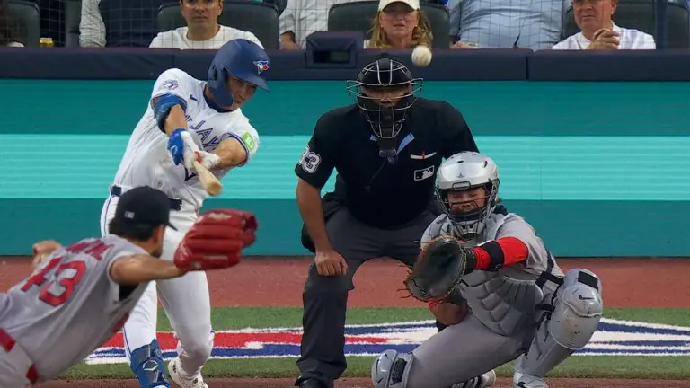 Brett Bateman empujó par de carreras en el triunfo de los Azuejos.