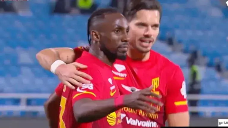 Quiñones festeja su gol.