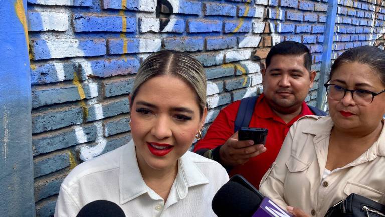 La Alcaldesa Estrella Palacios destaca capacitación policial y entrega de patrullas, uniformes y chalecos.