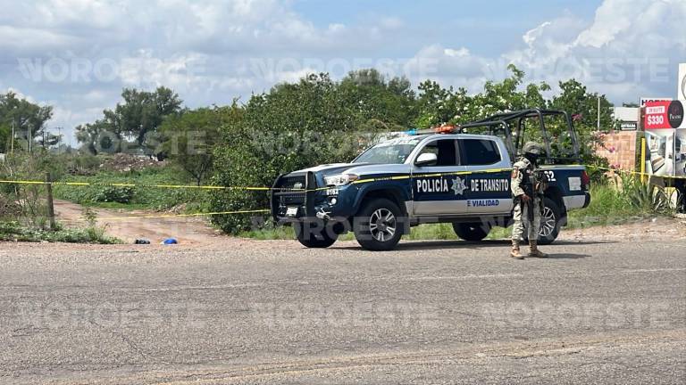 El cadáver fue localizado en un camino de terracería ubicado a unos 20 metros de la carretera a Culiacancito.