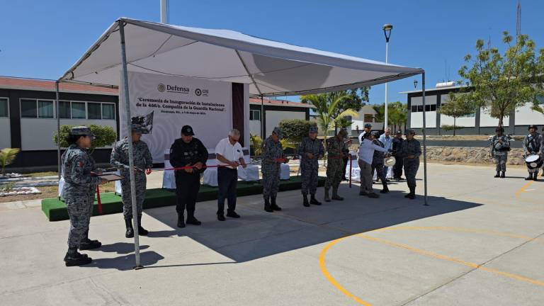 Autoridades cortaron el listón inaugural.