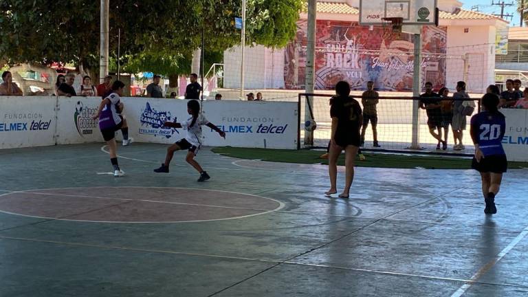 La Plazuela Vicente Guerrero, en Navolat, fue el escenario del torneo “De la Calle a la Cancha”.