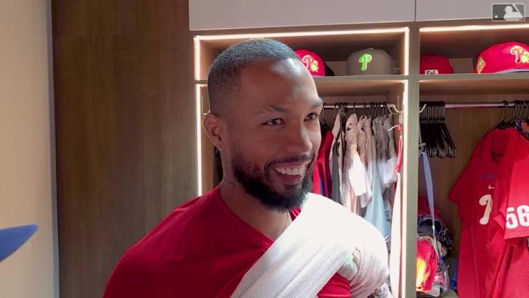 Filis blindan a Cristopher Sánchez con contrato millonario.