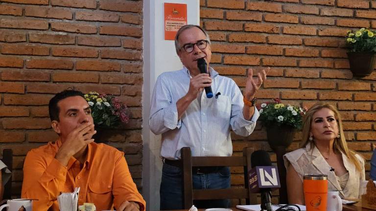 Conferencia de los dirigentes de Movimiento Ciudadano en Mazatlán.